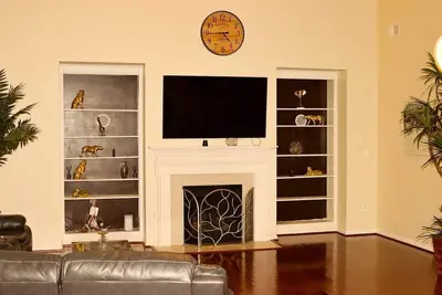 Image de Movie Theater, Parking, 6 bdm, Dc suburb 2 Kitchen