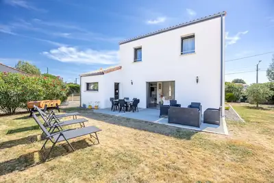 Image de Maison de vacances 'La Maison Du Payré - Proche Plages' avec terrasse privée, jardin privé et Wi-Fi