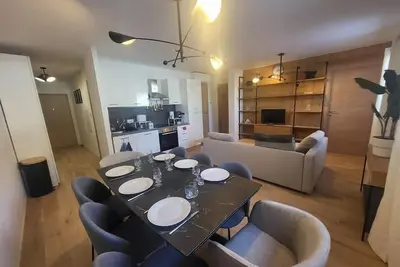 Image de À 150m des pistes de ski, 1er étage, terrasse, parking, télévision, casier à ski, 63m², Montgenèvre