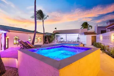 Image de Walk to Palm Beach! 5Bed Hottub w/ Pool | 10people