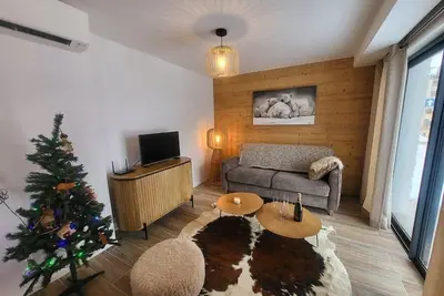 Image de À 150m des pistes de ski, terrasse, parking, télévision, casier à ski, 59m², Montgenèvre