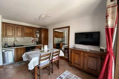 Image de À 100m des pistes de ski, 1er étage, balcon, télévision, casier à ski, 39m², Montgenèvre