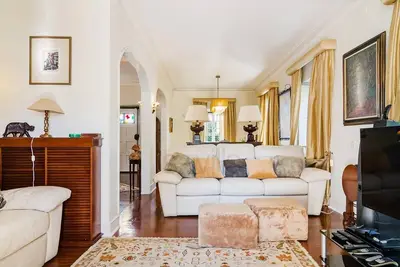 Image de Charm Villa in Parede, few meters from the Beach. Beautiful garden with Jacuzzi