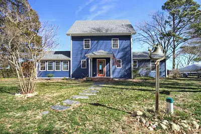 Image de Dogwood Lane- Life is better on the River