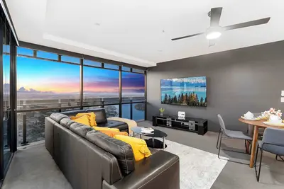 Image de Circle - Converted 2 Bedroom 1 Bathroom - Hinterland View (No Parking)