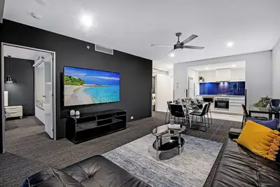 Image de Circle - Converted 2 Bedroom 1 Bathroom - Low Floor (Up to Level 8)