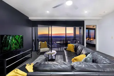 Image de Circle - 2 Bedroom 1 Bathroom - Hinterland View