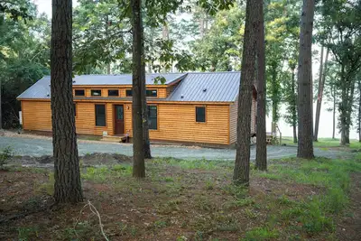 Image de Hillside Hideaway - Lakefront Cabin