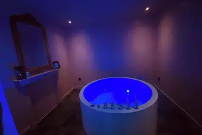 Image de Suite romantique « Love Room » avec Jacuzzi