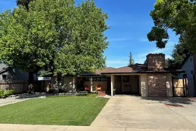 Image de Renovated 2 bedroom in a great West End location.
