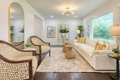 Image de Cleveland Elegance: 3br House with Designer Kitchen