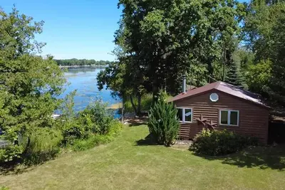 Image de Secluded Waterfront Cottage with Kayaks and Fire Pit