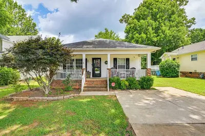Image de < 1 Mi to River & Downtown Belmont: Cozy Cottage