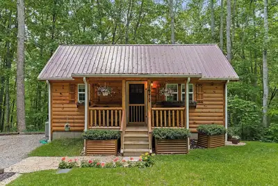 Image de WoodSong Cabin • Marina Nearby • Boat Parking