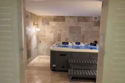 Image de Spa, privé et cinéma à Lesquin