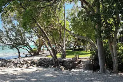 Image de Buttonwood Bay. Best Bang-For-Your-Buck! With 27-foot Boat Slip Right Outside.