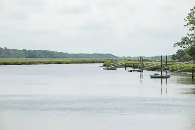 Image de You can't get any closer to Bald Head's stunning marsh than Timbercreek 11b!