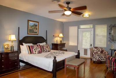 Image de Grace Suite in Central Florida's Historic Gem & wedding venue- The Oakland Manor House