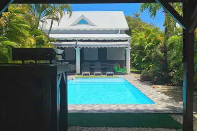 Image de Villa avec piscine et carbet – Vacances inoubliables en famille ou entre amis🏝️