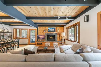 Image de Lakewalk Lodge by Tahoe Getaways, Pet-Friendly w/ Sauna & Beach