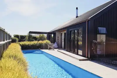 Image de 7th Heaven is a stunning home in a quiet and private location.