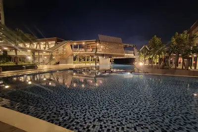 Image de 5 minutes to water theme park! Family-sized apartment with deck