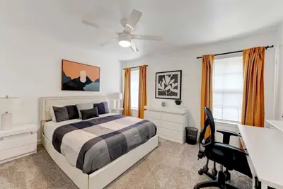 Image de 10 mins to Domain two Bedroom
