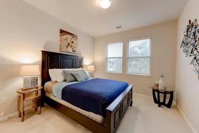 Image de Georgetown Spacious 4b Townhome