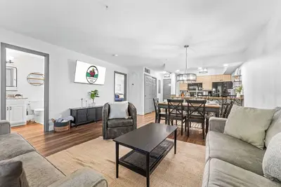 Image de Peaceful Golf Course View + Pool + Sunroom