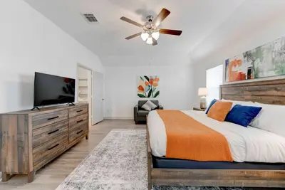 Image de Comfort & Space:4BRHome in Hutto