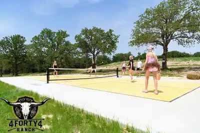 Image de The Black Crow | Couples’ Escape + Pickleball