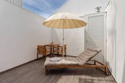Image de HostWise - Terrace Studios and Bright Duplex