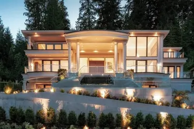 Image de Luxurious 7-bedroom villa with Ac, fitness room in enchanting West Vancouver