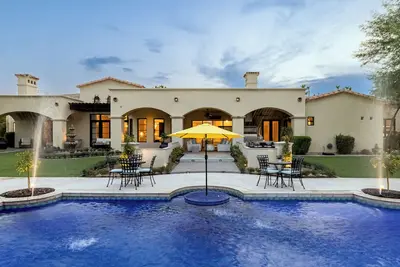 Image de Retreat | Pool Hot Tub Putting Green Office Game Room Ping Pong