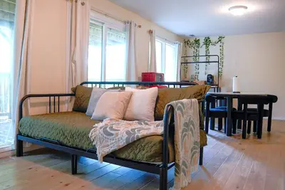 Image de Rosewood Loft I Lower Suite