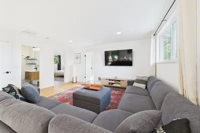 Image de Playground/Hot Tub/Pets Ok ~ Remodeled Retreat for 9