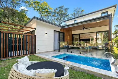 Image de Retreat at Byron {Heated pool}