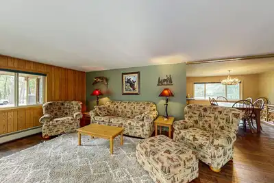 Image de Charming Lakeview cabin w/ dock, fire pit, gas grill, & Wifi, Dogs-Yes