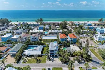 Image de Ami Haven - Beach Access By Foot - Island Water Veiw - Three Story With Elevator