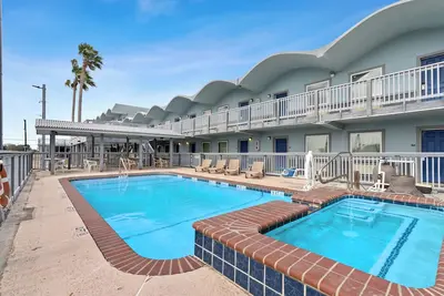 Image de Waterview Penthouse, pool, stroll to marina, beach