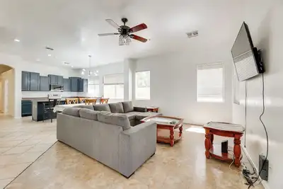 Image de 3 Mi to SanTan Village: Home w/ Covered Patio