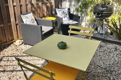 Image de Cocon sous les chênes avec jacuzzi