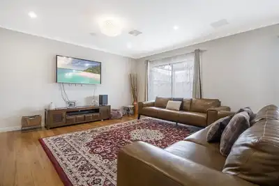 Image de Spacious 4-Bed House with Outdoor Area