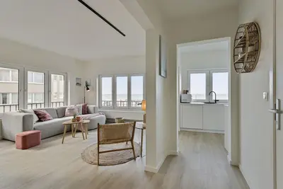 Image de The Corner Floor, front row sea view and parking