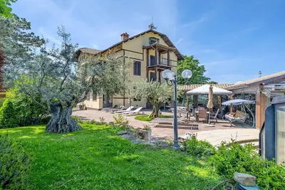 Image de Villa de luxe avec grande piscine à Tolentino