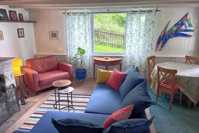 Image de A cozy cottage, suitably different, near medieval and modern Neuchâtel.