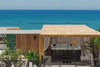 Sandy Shore Villa, Next to Beach, Dining & Shops