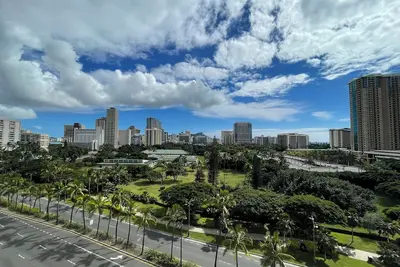 Image de Diamond Head and Ocean Views! 2br/2ba + Parking Condo in Waikiki