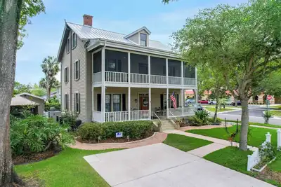 Image de Charming Green Cove Historic Home, 1st Floor Stay
