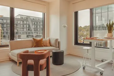 Image de 2 Units | Spacious Urban Stay | Washer & Dryer | Near Top Local Hotspots